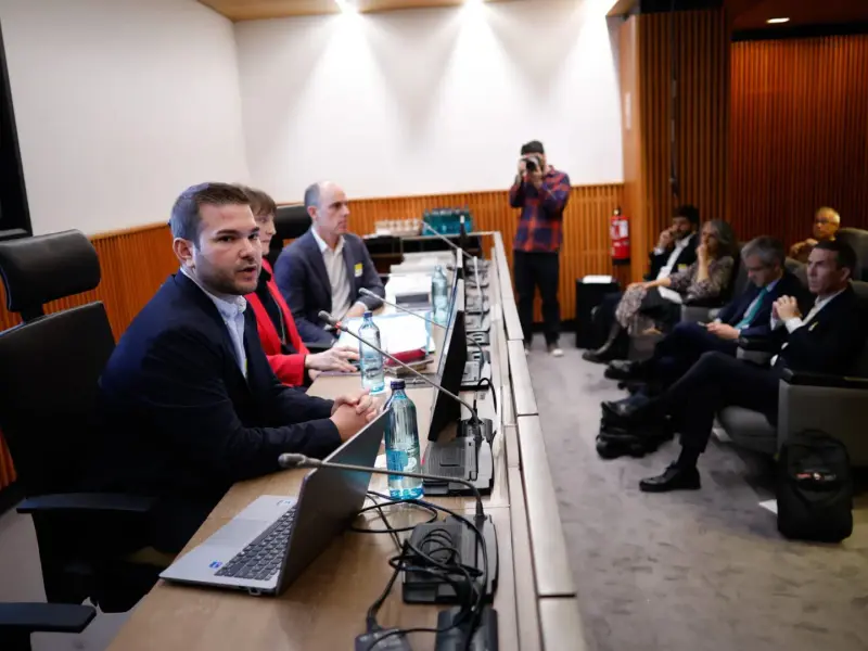 Expertos instan a acelerar la transición hacia la movilidad eléctrica en España
