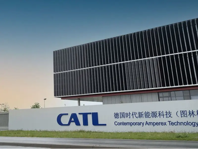 CATL sufre caída en bolsa tras inversión de 5.000 millones en energías renovables
