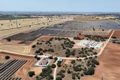 Inaugurada la primera 'megaplanta' verde en España con energía eólica, solar y baterías