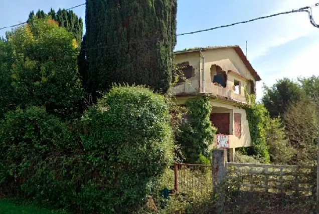 Oleiros actuará para derribar una vivienda en ruinas en O Carballo