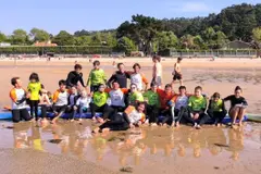El campamento de surf inclusivo regresa a Bastiagueiro este julio