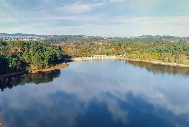 Oleiros exige la renovación de infraestructuras de agua para asegurar el suministro en la comarca