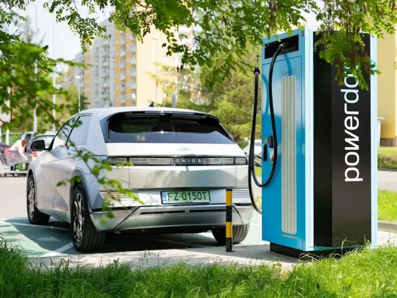España necesita mejorar su red de recarga para coches eléctricos, según informe de T&E