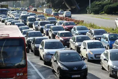 Oleiros solicita más atención policial ante el corte de tráfico en Alfonso Molina