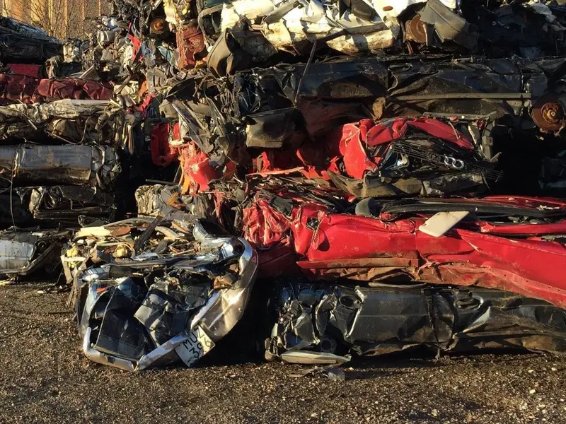 IMDEA transforma plásticos de coches en materia prima industrial, revolucionando el reciclaje