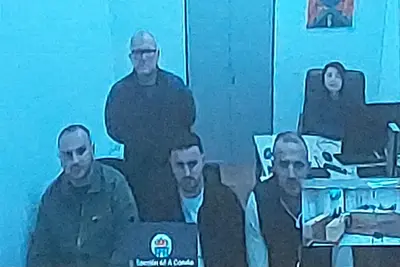 Cuatro albaneses evitan prisión tras robar en viviendas de Oleiros y otros municipios