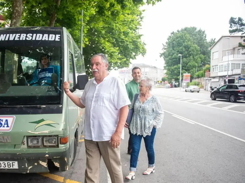 El PSOE de Oleiros solicita multar al alcalde por abandono de residuos en la vía pública