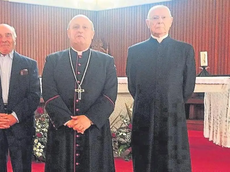 Celebración sorpresa por los 90 años del cura Guillermo Taboada en Oleiros