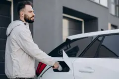 La compra de coches eléctricos en España: una brecha social y ambiental significativa
