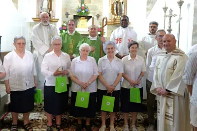 Homenaje a las Hijas de la Caridad en Oleiros por más de un siglo de servicio