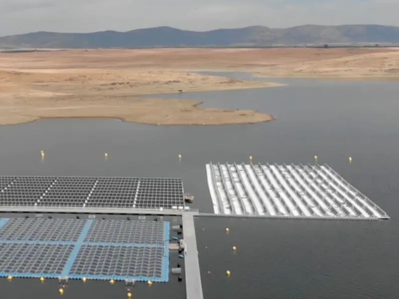 Oregón implementa paneles solares flotantes para conservar agua y generar energía