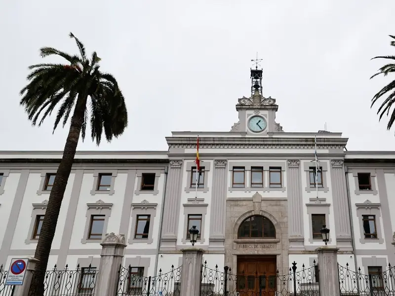 Absuelto vecino de Oleiros acusado de empujar a otro por las escaleras