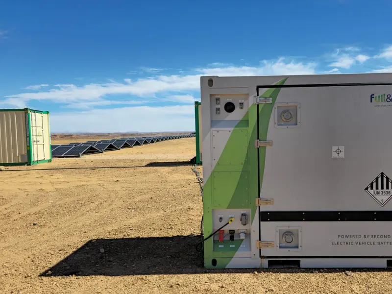 Full&fast propone baterías para mejorar el acceso a la red eléctrica en España