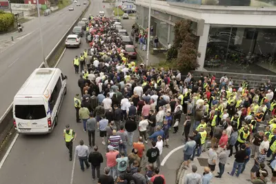 Los trabajadores del metal protestan en Perillo por un convenio justo