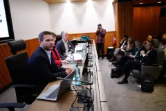 Expertos instan a acelerar la transición hacia la movilidad eléctrica en España