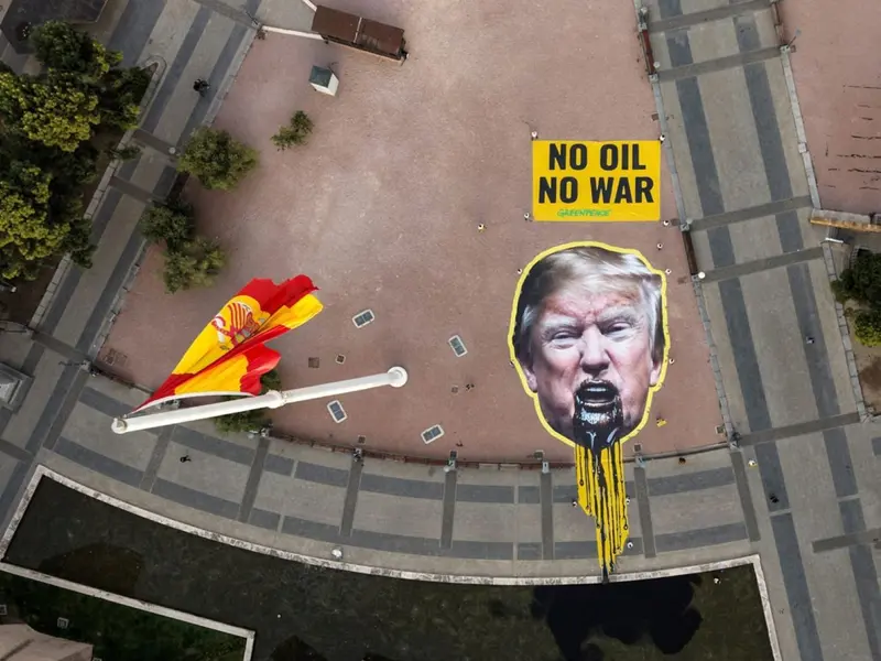 Greenpeace impulsa el abandono de combustibles fósiles en Madrid con acción visual impactante