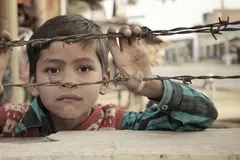 Crisis mundial de vivienda se agrava por cambio climático y conflictos