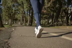 Deporte y sueño adecuados reducen el riesgo de demencia, según metaanálisis