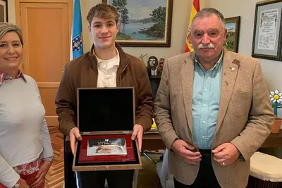 Lucas Yáñez, campeón europeo de patinaje, recibe homenaje en Oleiros