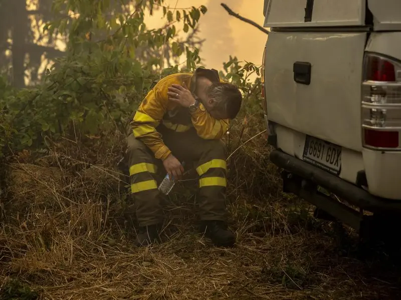 Bomberos forestales en España: precariedad persiste un año tras grandes incendios