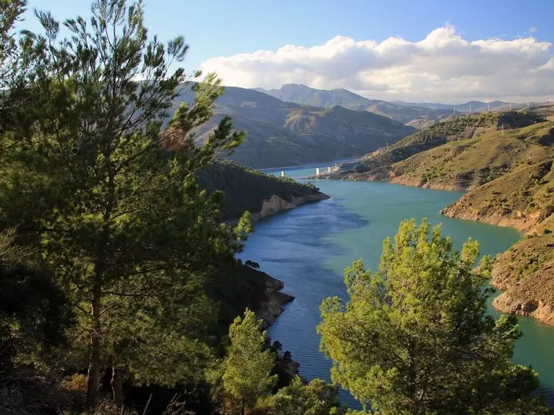 Presa en Granada vierte 30.000 litros de agua al mar en pleno periodo de sequía