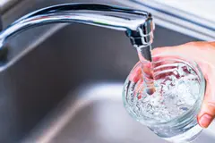 Crece el consumo de agua del grifo en España por motivos medioambientales
