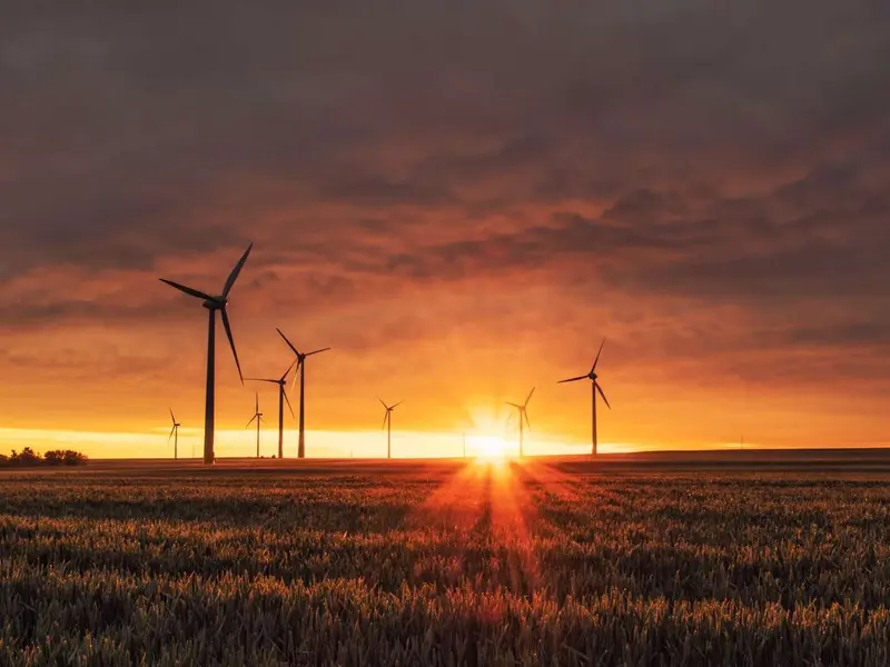España se protege del alza de precios eléctricos gracias a las renovables