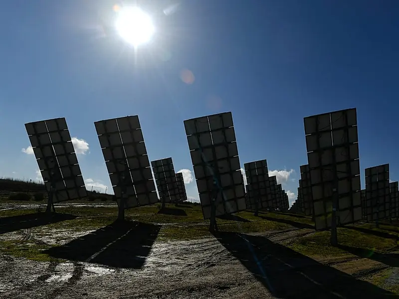España reduce precios de electricidad gracias a energías renovables en crisis energética