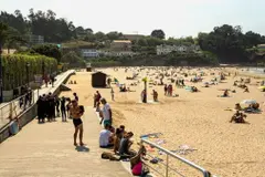 Bastiagueiro y Santa Cruz: playas de Oleiros con realidades muy diferentes
