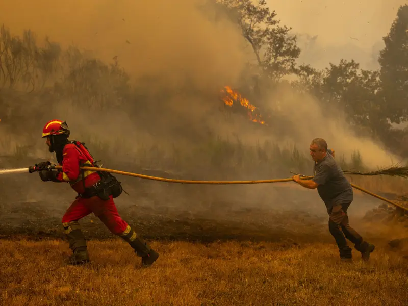 Brais Lorenzo, premio World Press Photo, denuncia la crisis de incendios en Galicia
