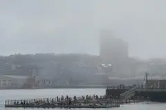 Niebla cubre A Coruña y oculta las costas de Oleiros