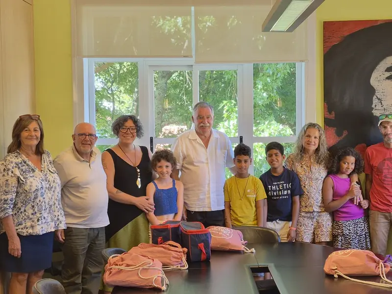 Los niños saharauís del programa Vacaciones en Paz son recibidos en Oleiros