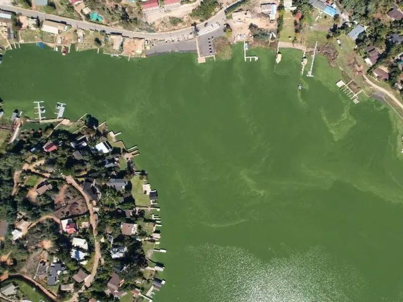 Contaminación de lagos en Chile agrava crisis hídrica y afecta al turismo