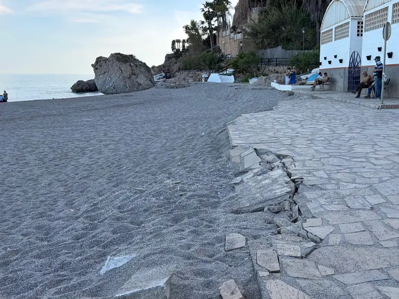 Nerja solicita al Ministerio la reparación urgente del paseo marítimo de Burriana