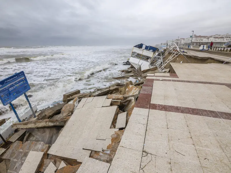 El cambio climático y acciones humanas intensifican la erosión costera en España