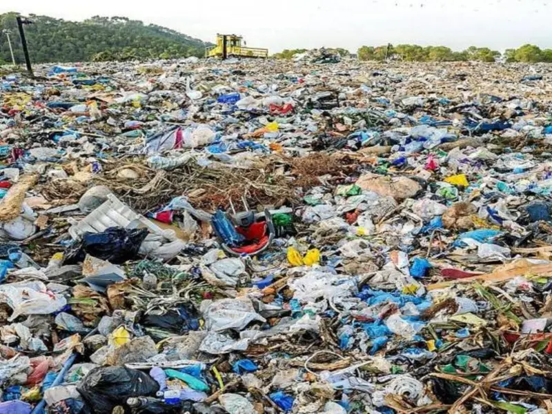 Ibiza busca soluciones urgentes para su colapso de residuos inspirándose en Cerdeña