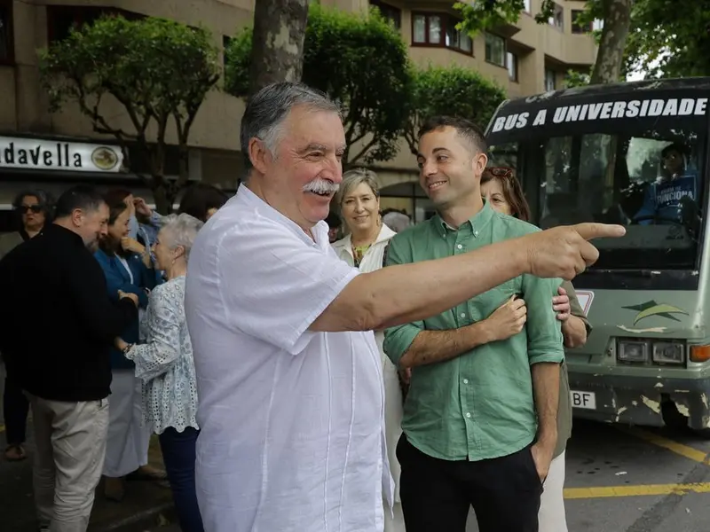 El PSOE de Oleiros denuncia abandono de un bus sin ITV ni seguro por parte del Concello