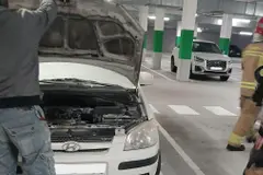 Sofocado un incendio en el parking de Mercadona en Oleiros