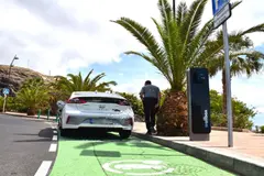 Desafíos en la red de recarga de coches eléctricos en carretera en España