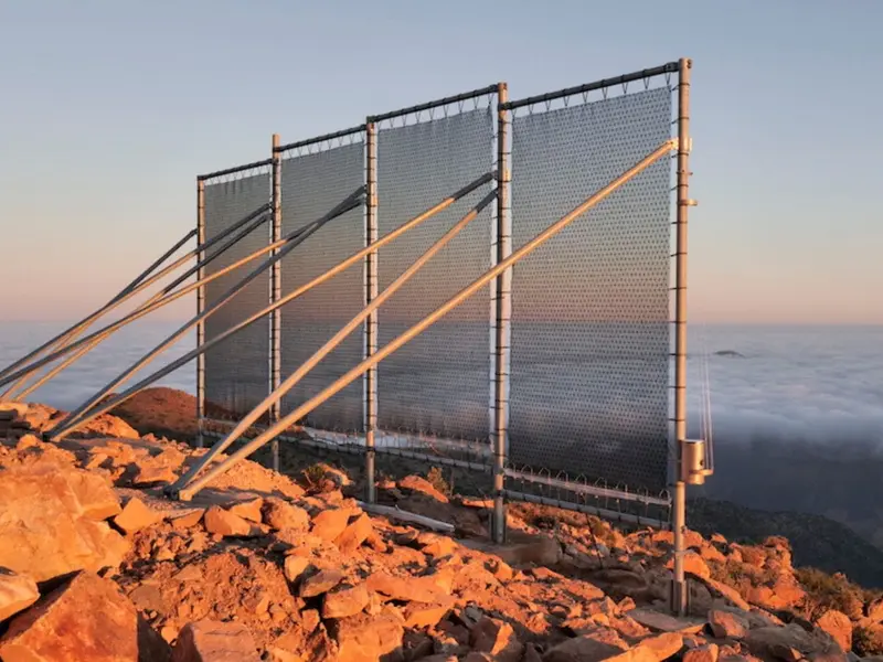 Mujeres de Marruecos obtienen agua potable de la niebla en un innovador proyecto