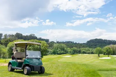 Oleiros y la Xunta enfrentados por el riego del campo de golf de Xaz