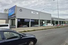 Oleiros se consolida como la meca de los concesionarios de coches