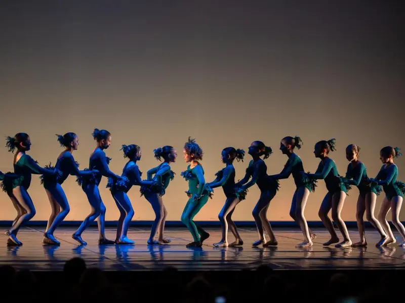 La Escuela Municipal de Danza brilla en el Teatro Colón con 'Un paseo por Oleiros'