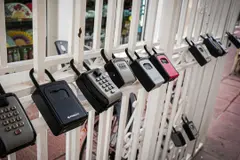 Oleiros prohíbe los pisos turísticos para proteger el acceso a la vivienda