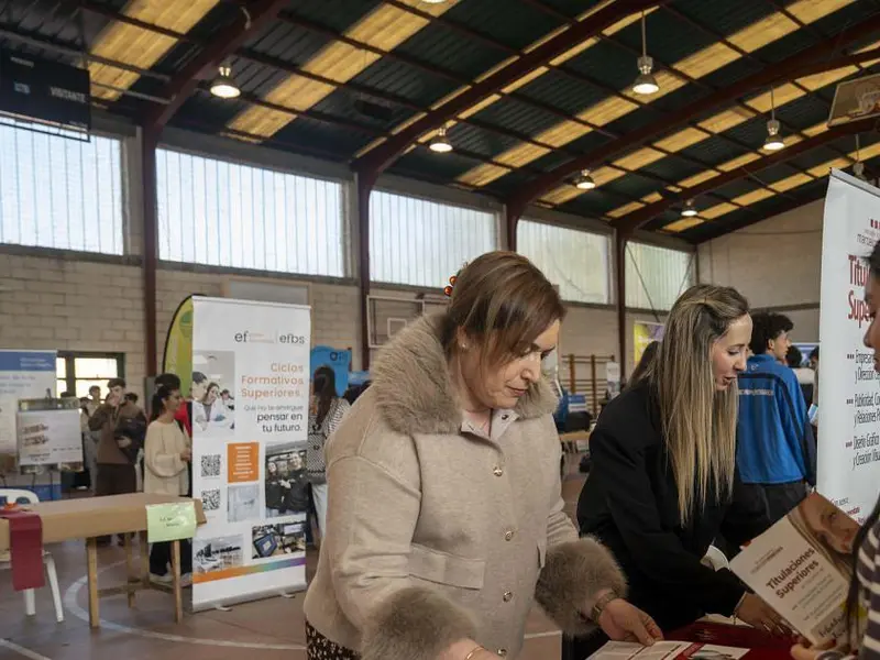 Éxito en la Feria de Orientación Académica y Profesional en Oleiros