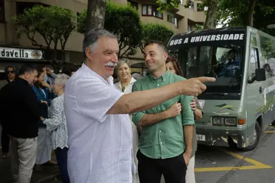 El PSOE de Oleiros denuncia abandono de un bus sin ITV ni seguro por parte del Concello