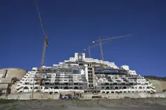 Conflicto legal por la nulidad de la licencia del hotel El Algarrobico