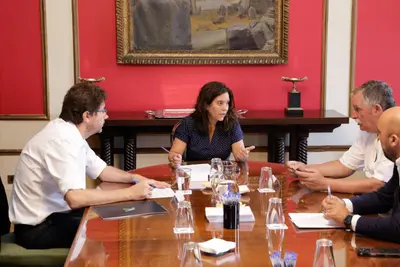 El alcalde de Oleiros defiende la creación de un área conjunta de taxis tras la controversia generada
