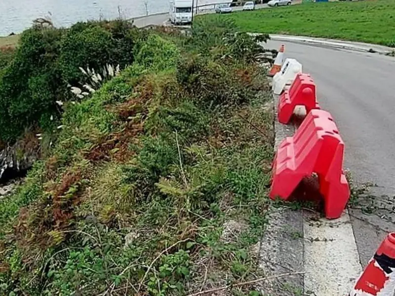 Oleiros solicita reparación urgente del talud en Naval tras recientes desprendimientos