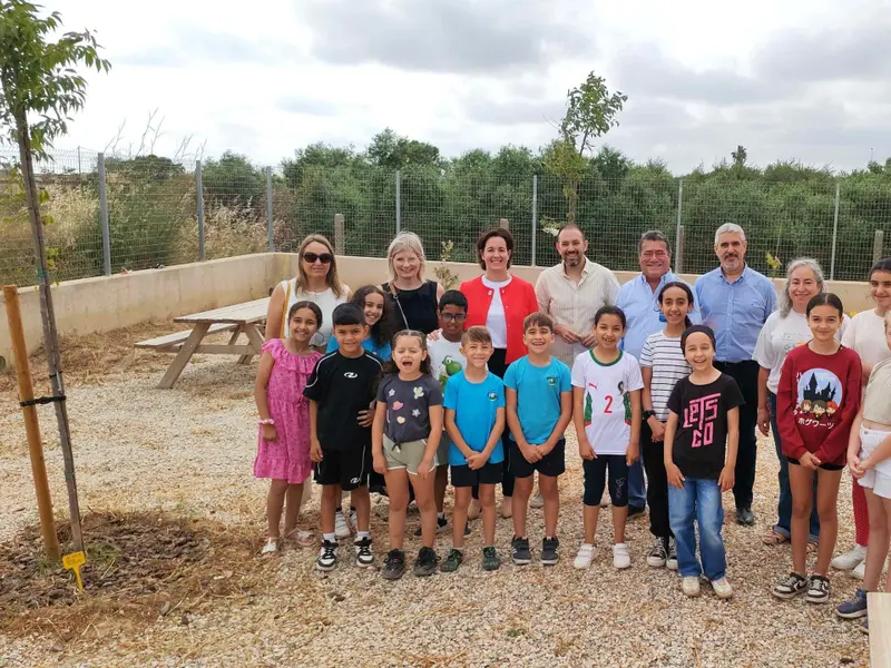 Inauguración del proyecto 'Sombras Autóctonas' en el colegio La Aljorra por la Fundación SABIC